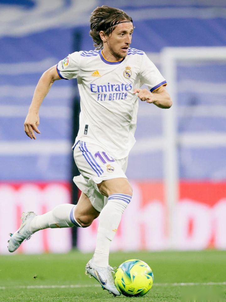 谌贻琴出席国家足球青训中心揭牌仪式